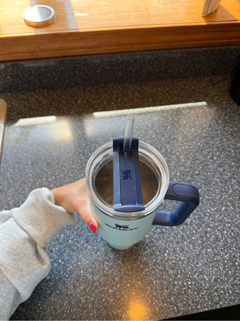Blue tone, 40 ounce Stanley mug with handle and straw perfect condition - Picture 2 of 3